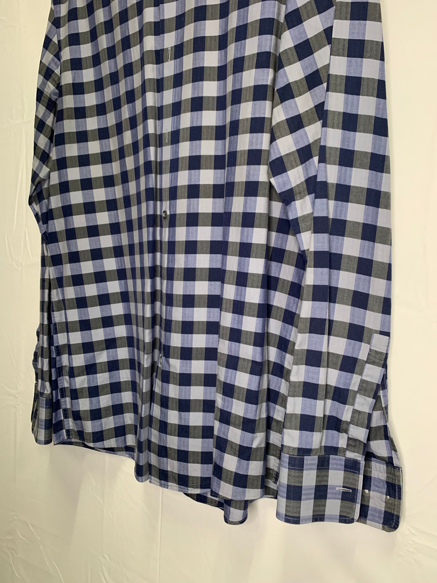 Excellent Hugo Boss Sharp Fit Designer Button Down Dress Shirt (Sz 15.5-34/35)