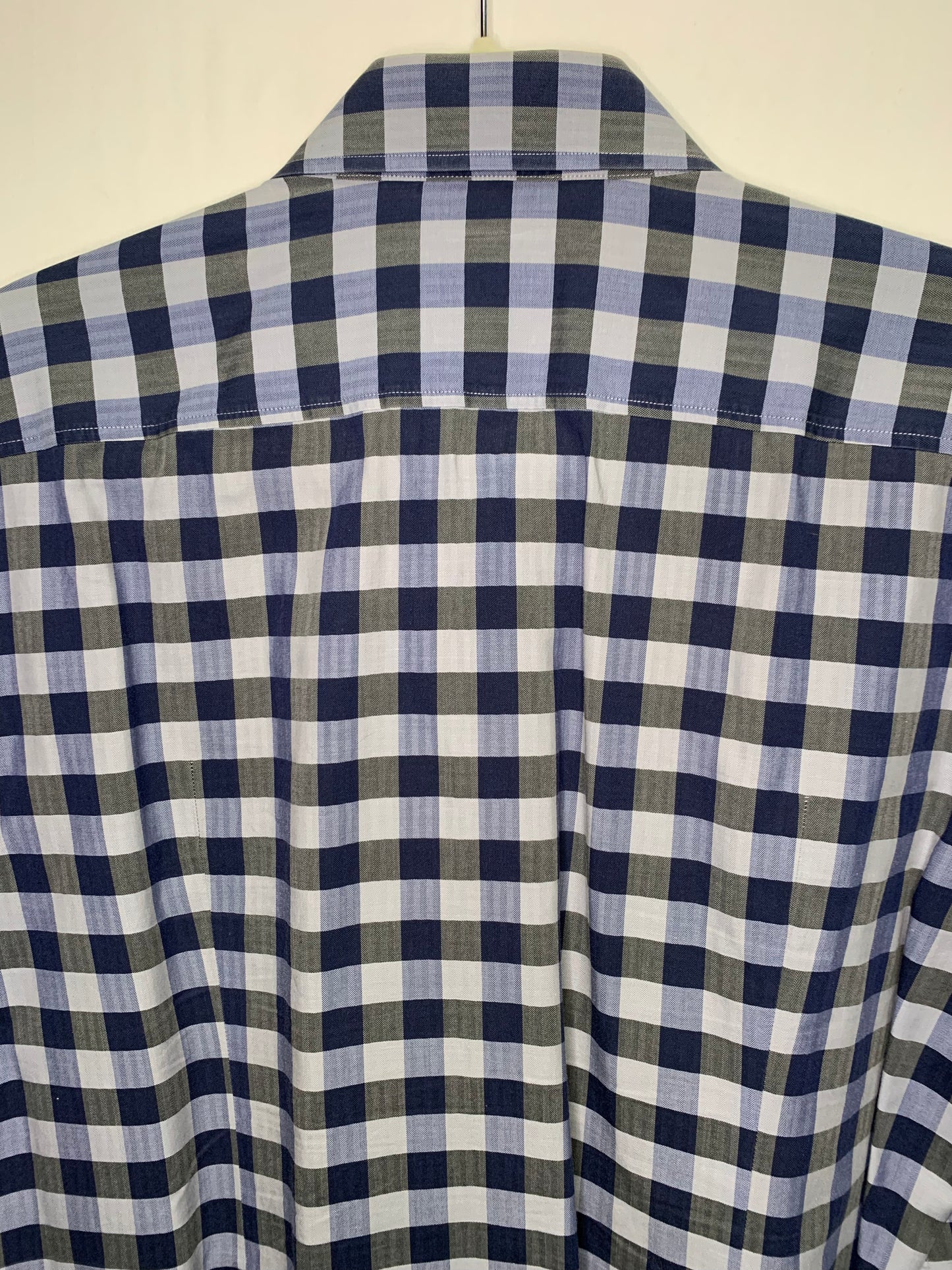 Excellent Hugo Boss Sharp Fit Designer Button Down Dress Shirt (Sz 15.5-34/35)