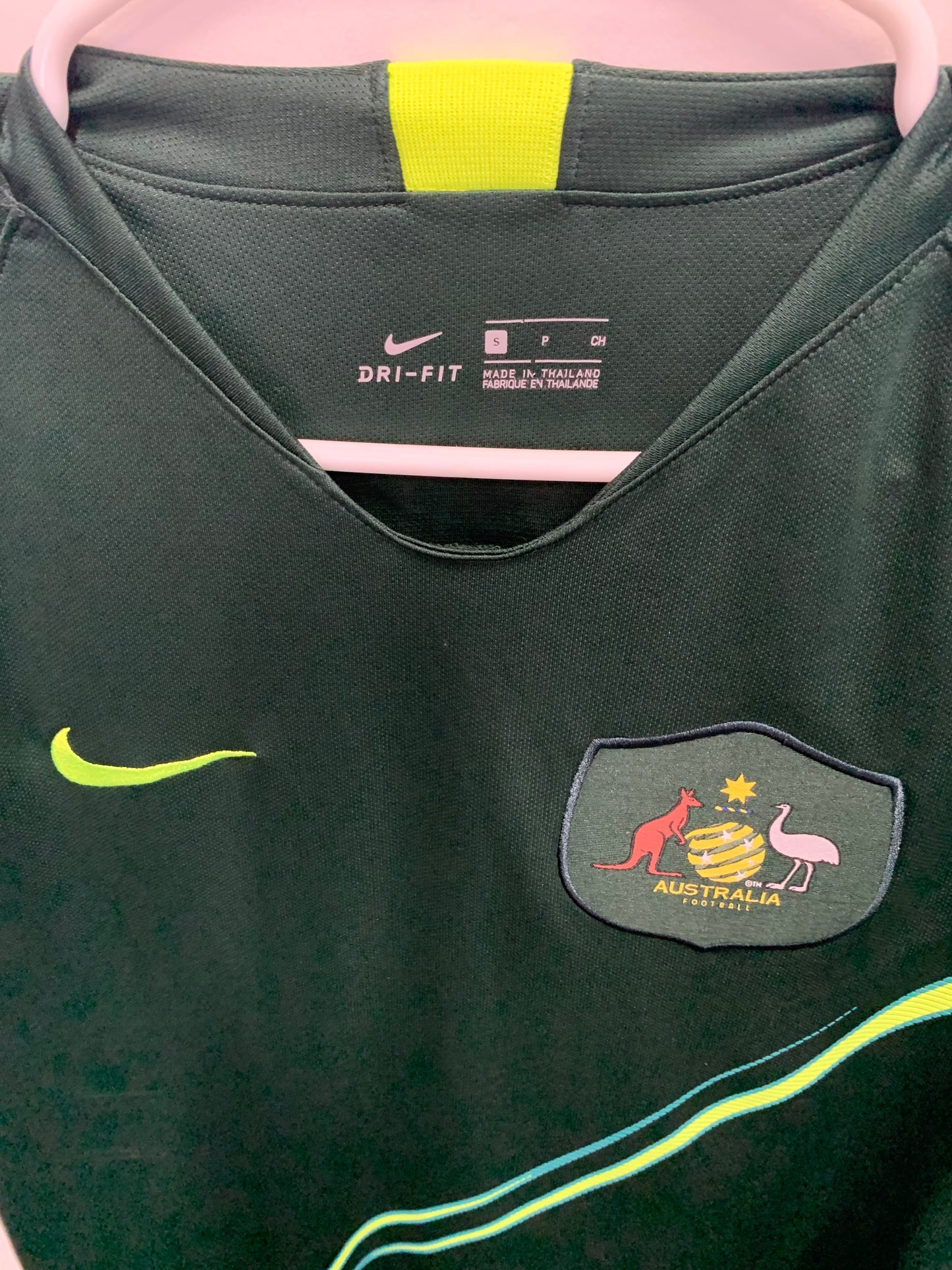 Authentic Nike Dri-Fit 2018 Australia Away Soccer/Football Jersey (Sz Small)