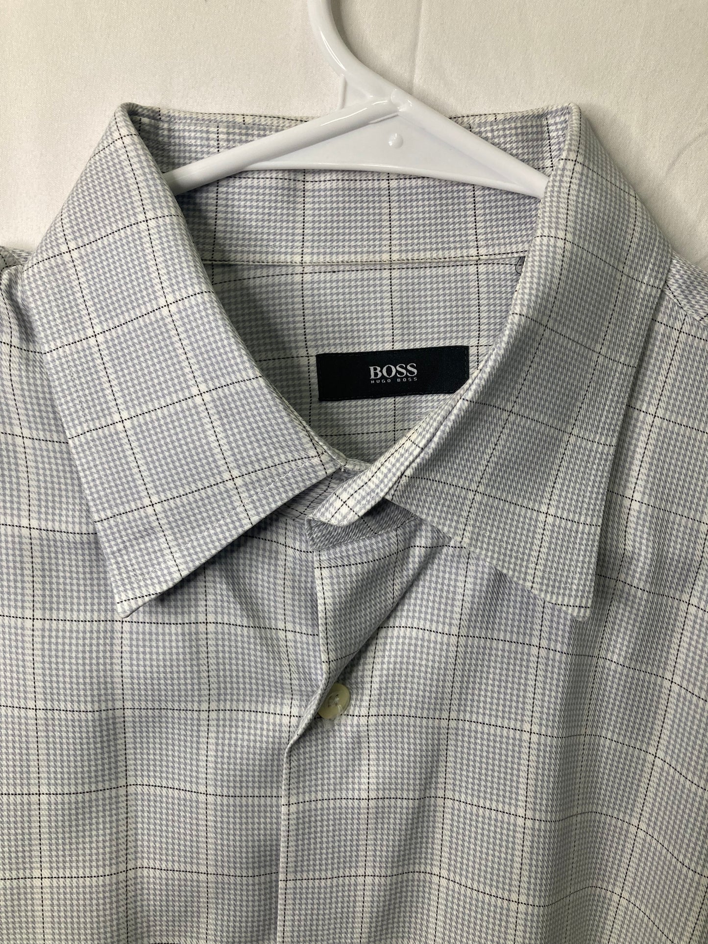 Hugo Boss Classic Fit Designer Button Down Dress Shirt (Sz 16.5-32/33)