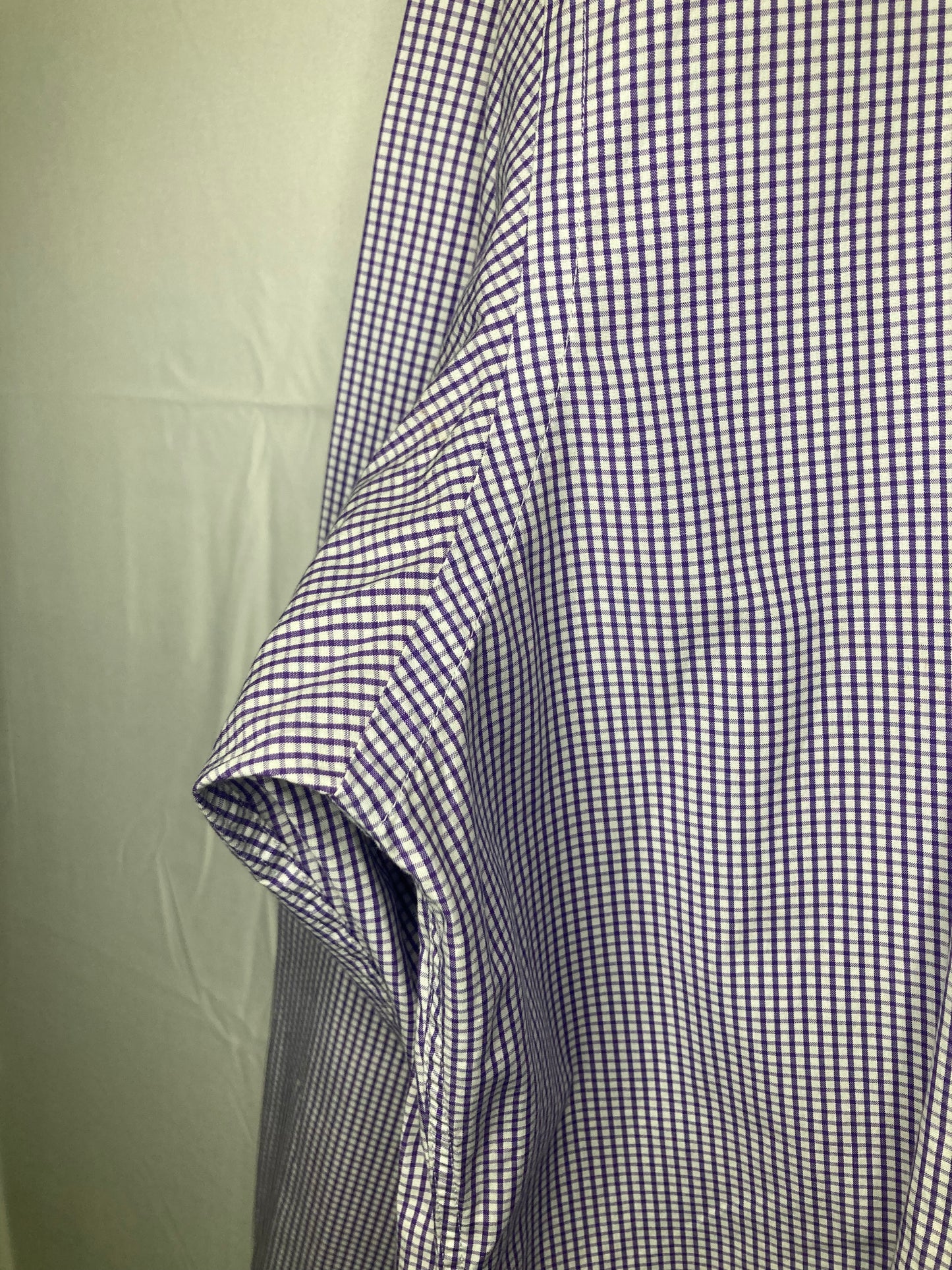 Designer Hugo Boss Button Down Regular Fit Dress Shirt (Sz 16-33/33) ***Neck Line***