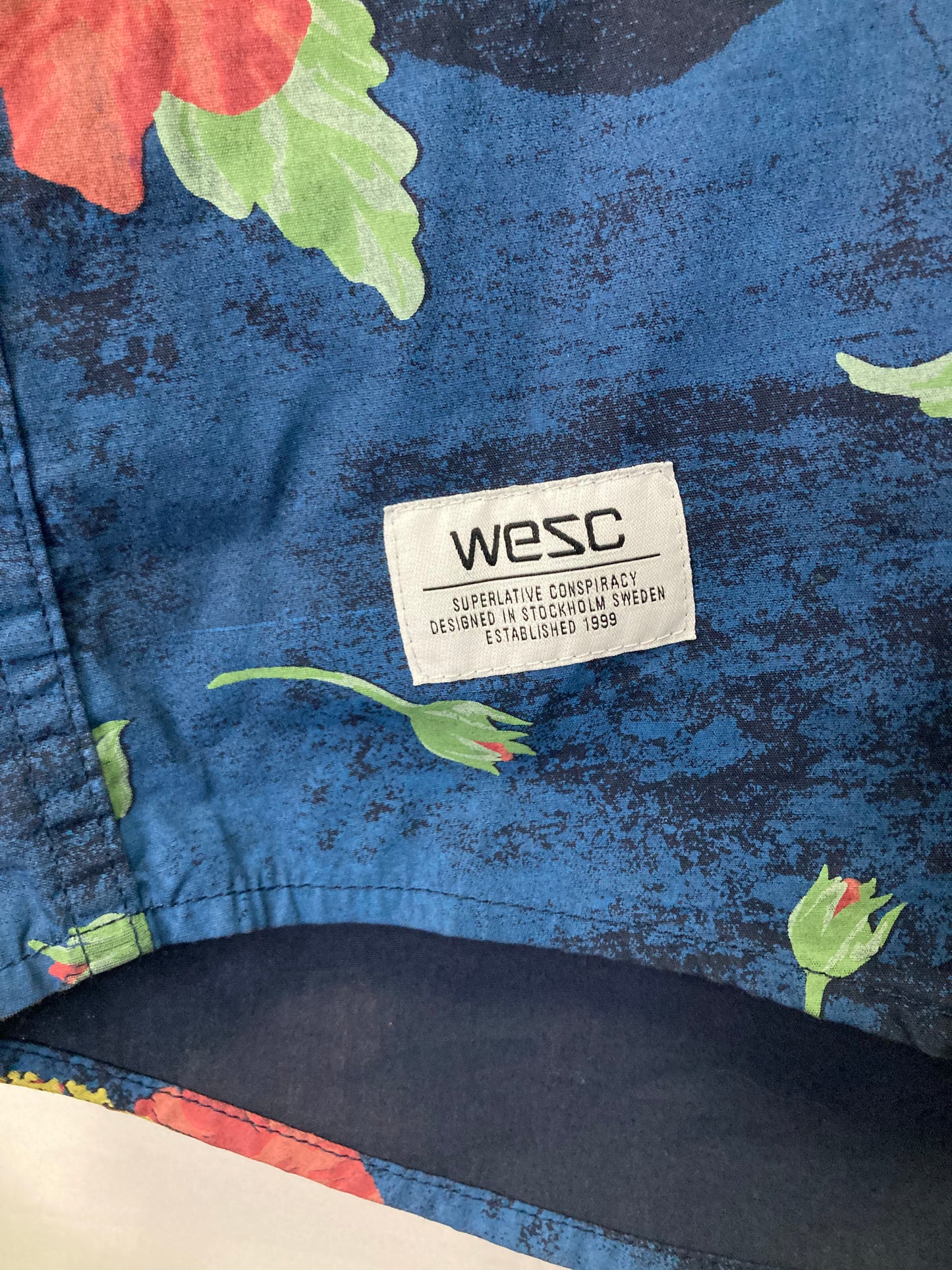 Rare WeSC Botton Down Floral Hawaiian Dress Shirt (Sz XL) Slim Fit